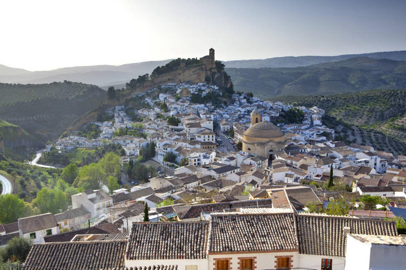 无人,教堂,横图,俯视,室外,白天,旅游,山,西班牙,欧洲,地形,乡村,安达卢西亚,格拉纳达,春天,摄影,地中海文化,南欧,安达鲁西亚,安达路西亚,格拉纳达省,伊比利亚半岛,西班牙王国,安达卢西亚自治区,彩图,高角度拍摄,旅行,蒙特夫里奥