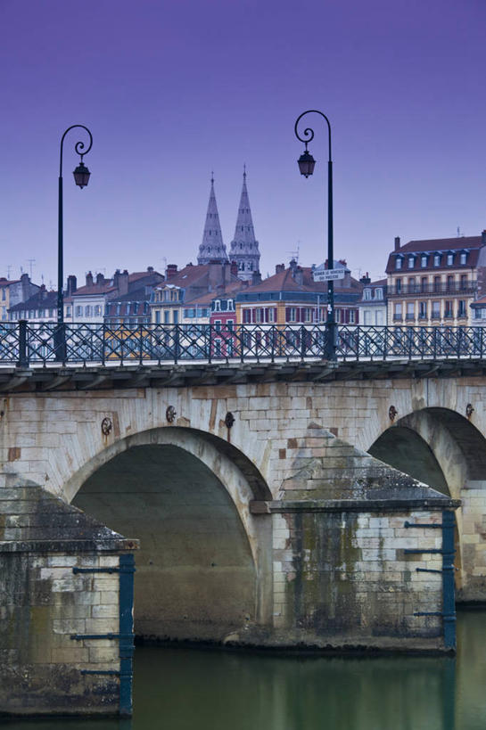 无人,竖图,室外,白天,旅游,法国,欧洲,城镇,桥,黄昏,摄影,勃艮第,西欧,法兰西,法兰西共和国,法兰西第五共和国,勃艮第大区,布根地,索恩.卢瓦尔省,彩图,旅行