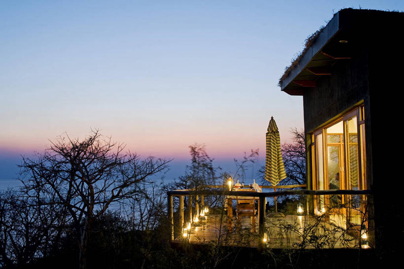 无人,横图,室外,夜晚,晚餐,桌子,酒店,非洲,马拉维,伞,饮食,黄昏,摄影,国家公园,东非,马拉维湖,彩图