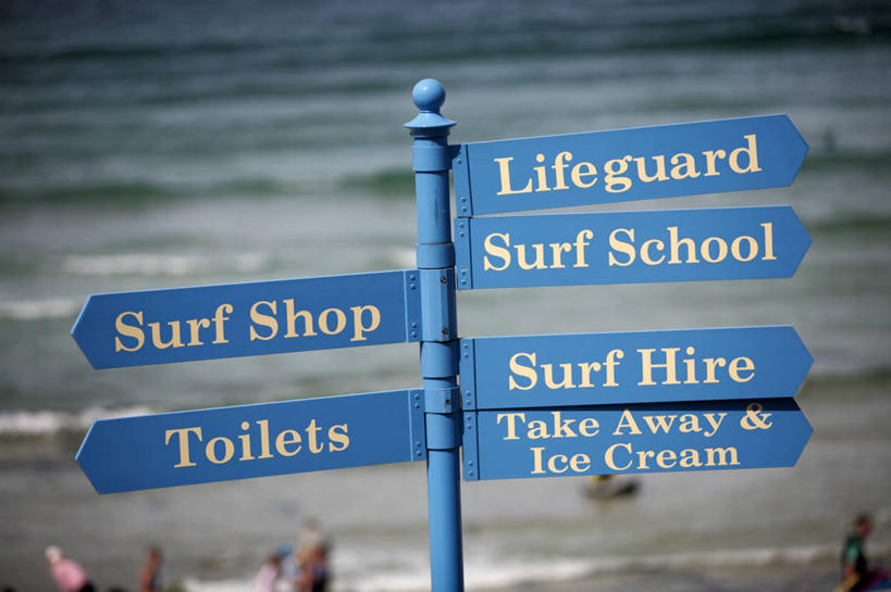 救生员,商店,横图,旅游,度假,海浪,海洋,浴室,指示牌,英国,标志,文字,方向,标识,英格兰,箭头,蓝色,波浪,冰淇淋,摄影,指向,公共厕所,簇,波音达猎犬,方向标,彩图,旅行,西南英格兰