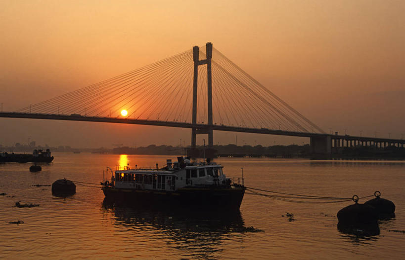 横图,室外,日落,水,船,孟加拉国,印度,亚洲,琥珀,桥,摄影,南亚,孟加拉人民共和国,加尔各答,彩图,旅行