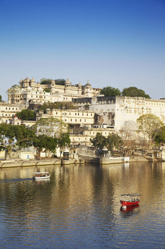 无人,竖图,室外,白天,留白,湖,水,城市,建筑,船,印度,亚洲,摄影,南亚,视角,首府,拉贾斯坦邦,拉贾斯坦,印度共和国,红粉之城,斋普尔,乌代浦,印度次大陆,彩图
