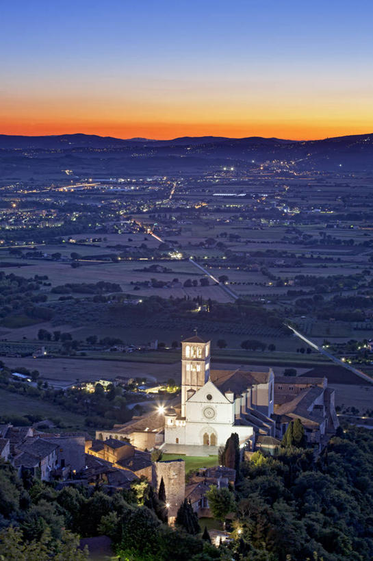 无人,教堂,竖图,俯视,室外,夜晚,留白,建筑,意大利,欧洲,钟楼,黄昏,摄影,宗教,罗马式,意大利文化,翁布里亚大区,阿西西,佩鲁贾,彩图,高角度拍摄