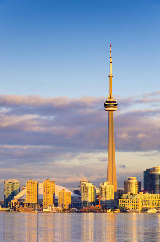 无人,码头,竖图,室外,日落,天际线,城市,港口,建筑,摩天大楼,加拿大,地标建筑,摄影,北美,市区,多伦多,多伦多电视塔,无线电通信塔,安大略湖,彩图,旅行,摆渡口,埠头,渡口,渡头,港湾,海港,货运码头,口岸,商港