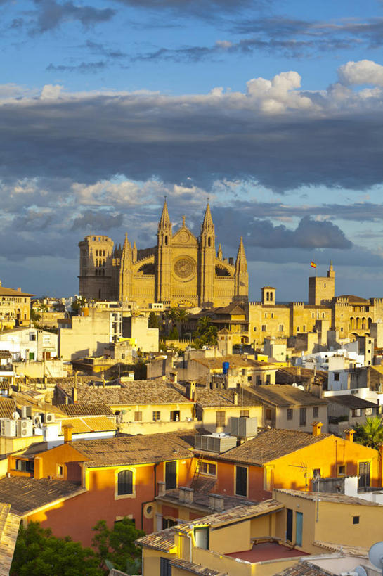 无人,竖图,室外,白天,西班牙,屋顶,云,城镇,风景,地标建筑,摄影,帕尔马,帕尔马大教堂,马略卡,彩图,旅行,大教堂