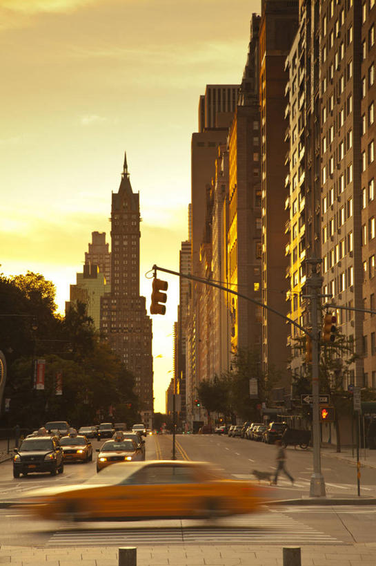 竖图,室外,运动模糊,日落,建筑,出租车,汽车,纽约,美国,曼哈顿,车,黄色,地标建筑,交通工具,轿车,摄影,载具,的士,透视图,计程车,彩图