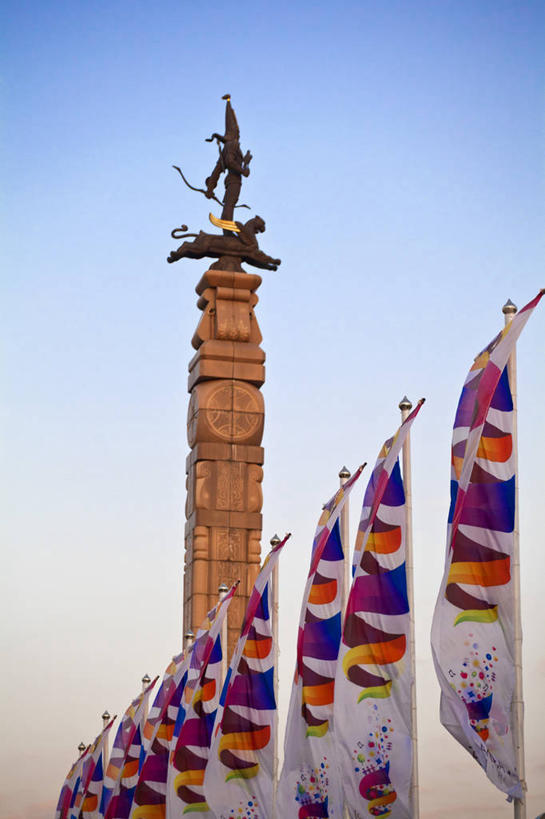 无人,竖图,方图,室外,白天,旗帜,哈萨克斯坦,一排,整齐,柱子,历史,排列,模型,摄影,队列,万里无云,阿拉木图,彩图