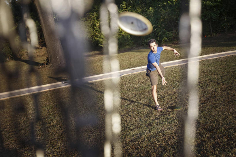 成年人,一个人,横图,室外,白天,留白,锻炼,美国,仅一个男性,仅一个人,仅一个年轻男性,飞盘,活力,摄影,生活方式,阿拉巴马州,男人,男性,年轻男性,年轻人,休闲活动,彩图,对焦