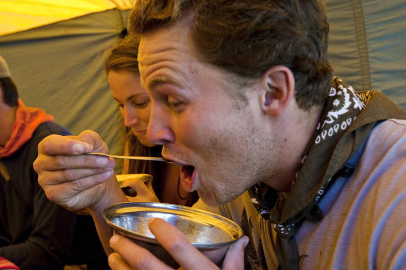 成年人,脸,头,脸颊,两个人,横图,室内,白天,度假,午餐,秘鲁,帐篷,饮食,肩膀,摄影,膳食,露营,印加遗迹,冒险,年轻男性,年轻女性,年轻人,头部,脸部,脸蛋,面部,休闲活动,彩图,对焦