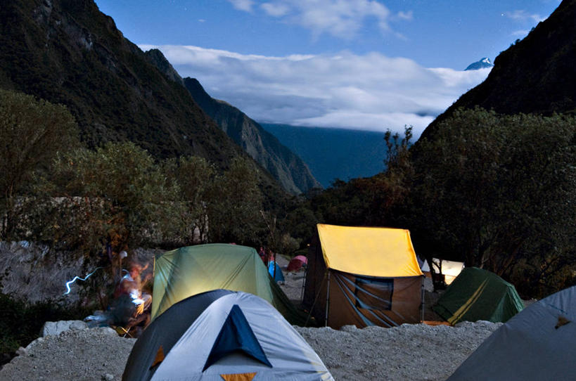 两个人,横图,室外,夜晚,留白,度假,山,山脉,秘鲁,朦胧,模糊,帐篷,摄影,露营,印加遗迹,安地斯山脉,冒险,休闲活动,彩图,对焦