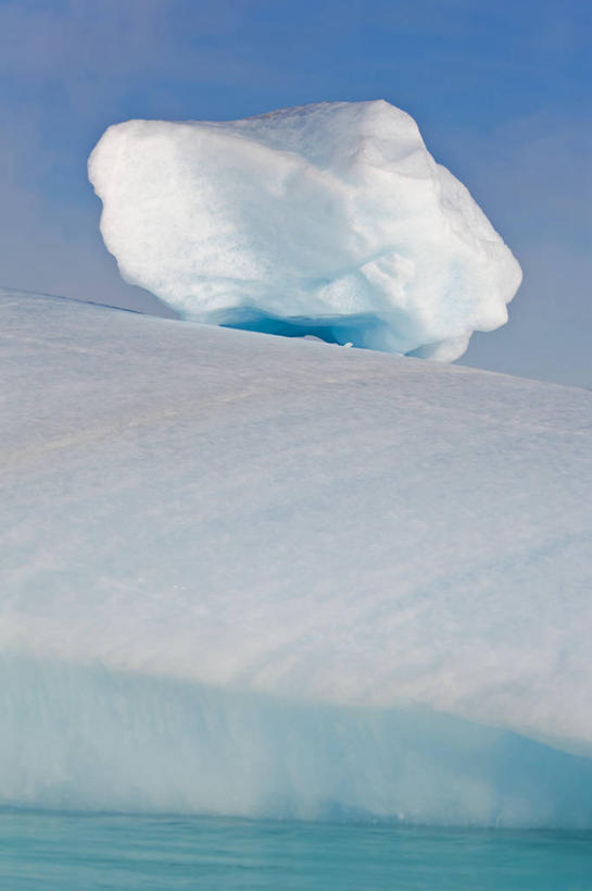 无人,竖图,室外,白天,冰山,海洋,水,加拿大,冰,寒冷,摄影,气象,北美,气候,北美洲,美洲,北亚美利加洲,亚美利加洲,努纳武特,努纳武特领地,德文岛,彩图,努那福特