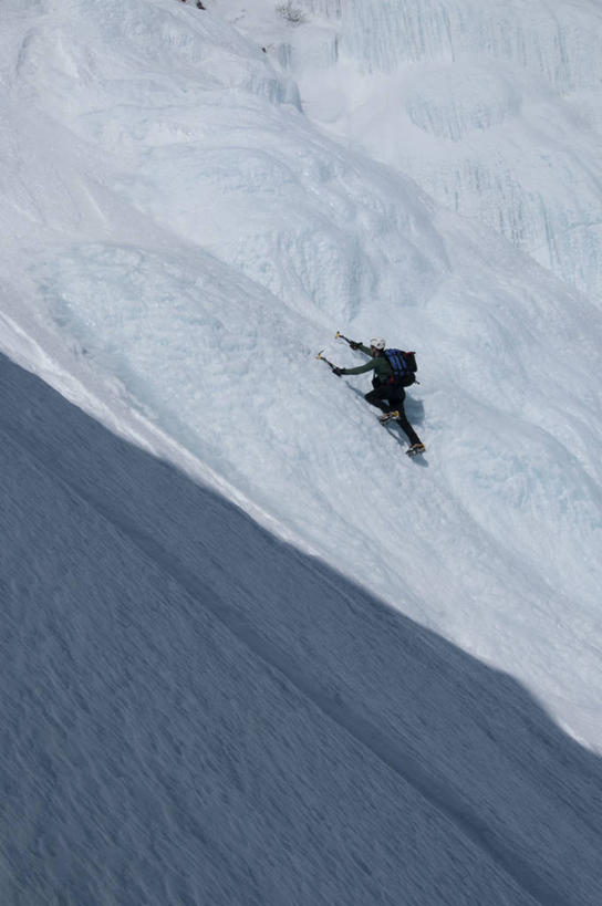 成年人,一个人,竖图,室外,白天,留白,仰视,山,美国,仅一个男性,冰,极限运动,摄影,上升,攀冰,北美,北美洲,决心,美洲,挑战,新罕布什尔州,北亚美利加洲,亚美利加洲,新罕布什尔,新罕布夏州,花岗岩州,花冈岩之州,滑雪之州,新英格兰,纽英仑,冒险,男人,休闲活动,爬山,彩图,低角度拍摄,美利坚合众国,对焦,忍耐力,阿巴拉契亚