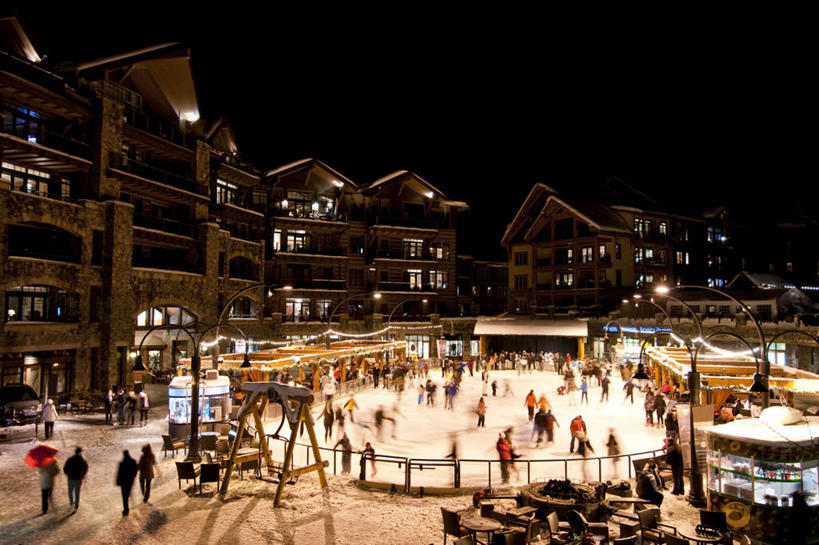 横图,室外,夜晚,运动模糊,滑冰,美国,行人,游客,游人,路人,旅客,摄影,北极星,加利福尼亚,溜冰场,太浩湖,冬季运动,过客,彩图,旅行,对焦