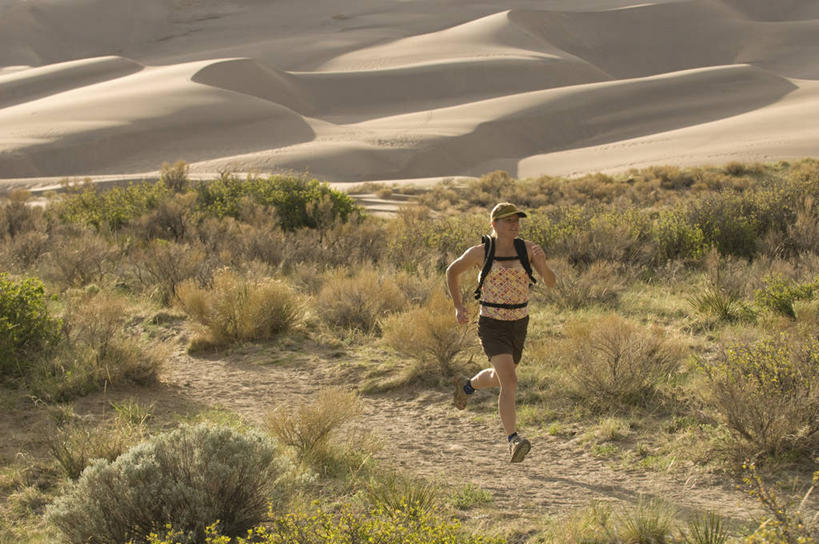 成年人,一个人,横图,室外,白天,旅游,度假,运动,美景,美国,仅一个女性,地形,景观,沙丘,娱乐,自然,享受,休闲,景色,放松,摄影,生活方式,国家公园,自然风光,慢跑,科罗拉多州,大沙丘国家公园,彩图
