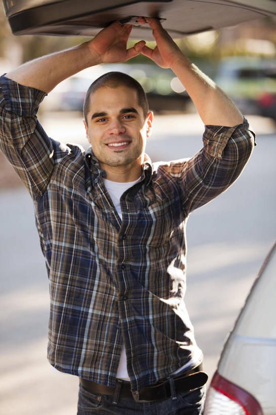 成年人,中年人,一个人,站,笑,微笑,露齿笑,竖图,室外,白天,正面,快乐,幸福,汽车,美国,仅一个男性,仅一个人,仅一个中年男性,开,拿着,靠,靠着,摄影,享乐,肖像,华盛顿州,冒险,男人,男性,中年男性,半身,彩图,柯克兰