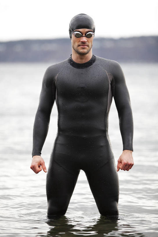 西方人,成年人,中年人,一个人,运动员,竖图,室外,白天,旅游,度假,运动,美景,欧洲,美国,欧洲人,仅一个男性,仅一个人,仅一个中年男性,涉水,光线,眼镜,泳镜,景观,光芒,娱乐,黑色,自然,游泳眼镜,享受,休闲,景色,放松,活力,摄影,生活方式,张开双腿,自然风光,游泳帽,肖像,田径运动员,华盛顿州,展开双腿,男人,男性,中年男性,白种人,海滩,彩图,伸展双腿,铁人三项