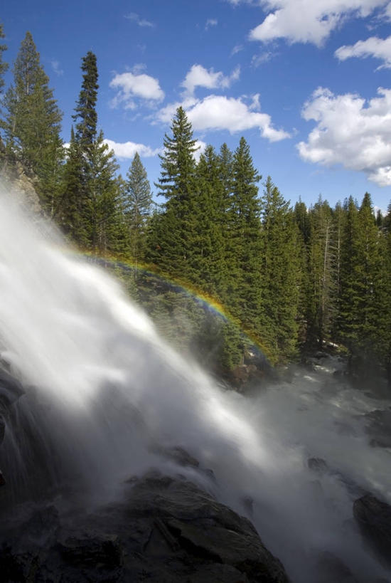 无人,竖图,室外,白天,长时间曝光,彩虹,美景,瀑布,森林,美国,喷,景观,风景,自然,陡峭,景色,摄影,清新,自然风光,纯净,怀俄明,大提顿国家公园,常绿树,岩石,彩图