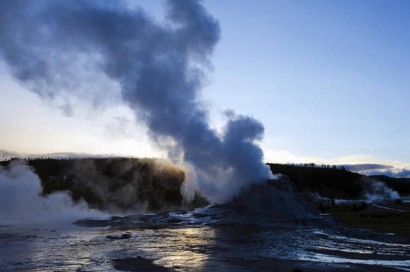 无人,公园,横图,室外,白天,温泉,美国,蒸汽,地形,风景,地标建筑,摄影,宁静,北美,北美洲,国家公园,美洲,黄石国家公园,怀俄明州,怀俄明,黄石公园,万里无云,间歇泉,北亚美利加洲,亚美利加洲,平等之州,地质学,彩图,美利坚合众国,上间歇泉盆地