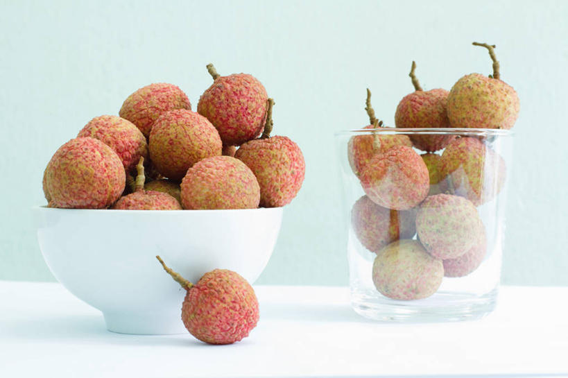 无人,横图,荔枝,静物,越南,许多,蓝色背景,首都,很多,饮食,碗,摄影,清新,健康食物,河内,玻璃杯,彩图,影棚拍摄