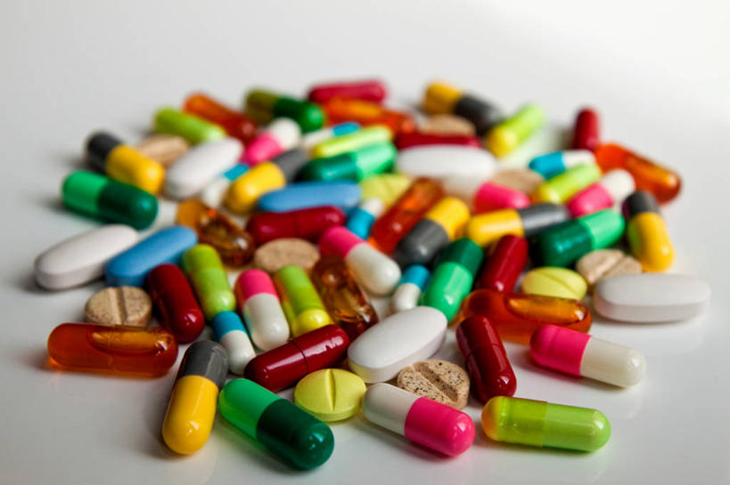无人,横图,彩色,特写,白色背景,罗马尼亚,许多,丰富,药丸,首都,很多,胶囊,摄影,多样,五颜六色,色彩斑斓,选择,五彩缤纷,五彩斑斓,布加勒斯特,五光十色,解决,彩图,影棚拍摄