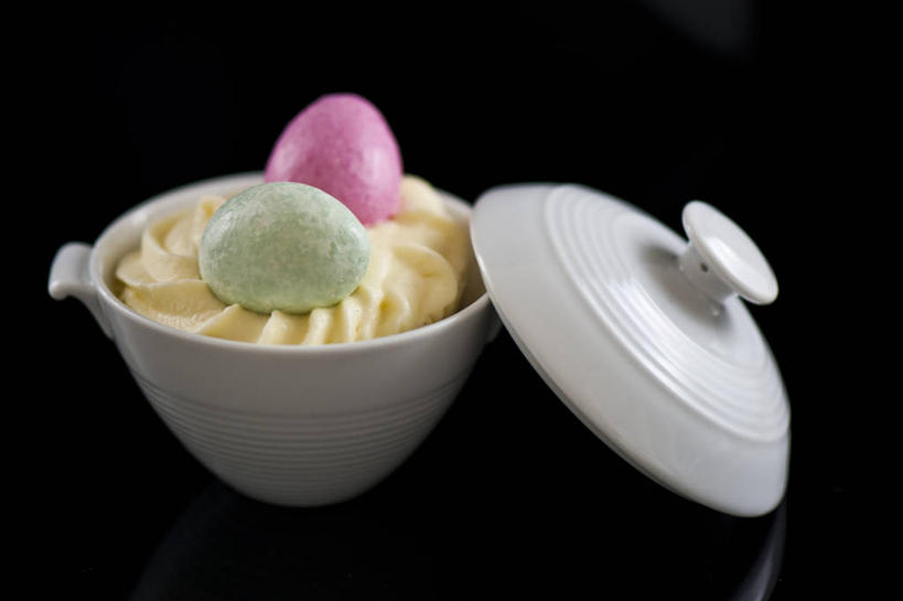 无人,横图,特写,挪威,复活节,黑色背景,庆祝,盖子,食品,首都,饮食,碗,甜食,诱惑,摄影,复活节彩蛋,奥斯陆,纸托蛋糕,彩图,影棚拍摄