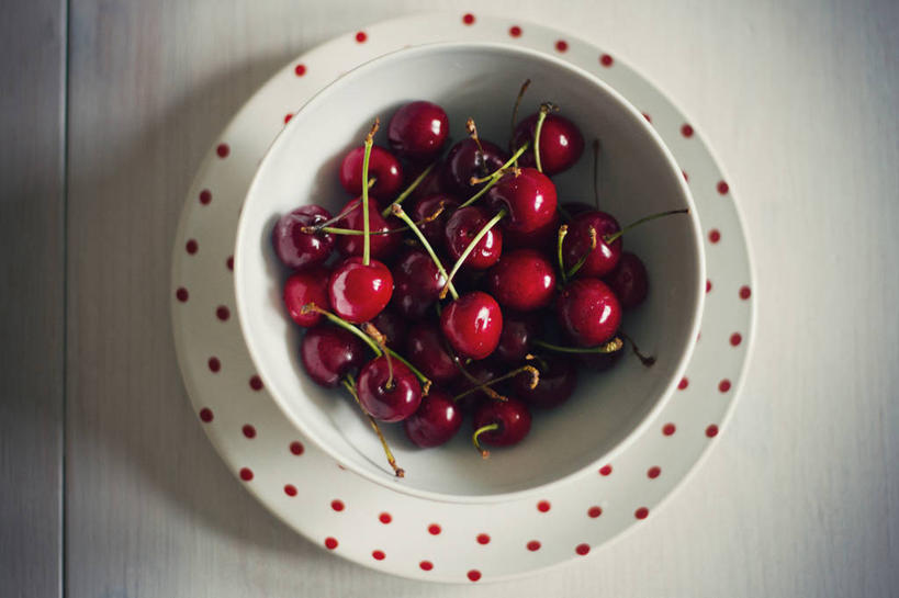 无人,横图,俯视,室内,白天,桌子,樱桃,英国,木制,圆点,饮食,红色,碗,夏天,摄影,清新,健康食物,彩图,高角度拍摄