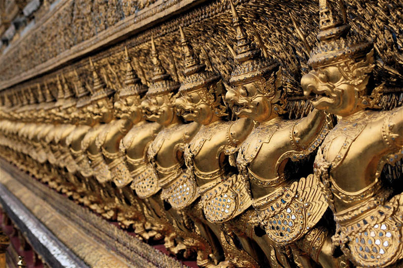 无人,寺庙,横图,室外,白天,重复,雕塑,曼谷,泰国,一排,整齐,雕像,首都,排列,金色,摄影,宗教,佛教,玉佛寺,宗教建筑,队列,泰国文化,美术工艺,彩图