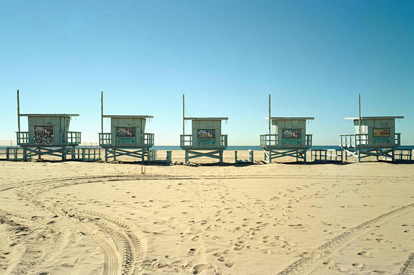 无人,横图,室外,白天,建筑,美国,五个,一排,许多,整齐,排列,摄影,保护,宁静,队列,加利福尼亚,万里无云,救生舱,海滩,彩图