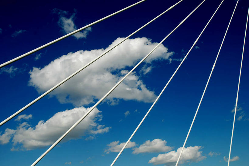 无人,横图,室外,白天,抽象,城市,英国,一排,整齐,电缆,云,首都,联系,排列,天空,自然,力量,摄影,吊桥,支撑,队列,式样,钢缆,彩图