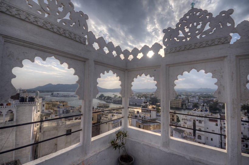 无人,栏杆,横图,室外,白天,城市,建筑,酒店,印度,云,历史,天空,摄影,印度文化,拉贾斯坦邦,乌代浦,彩图