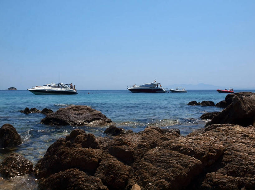 无人,横图,室外,白天,海洋,船,希腊,水平线,自然,运输,摄影,宁静,万里无云,斯基亚索斯岛,岩石,彩图,旅行