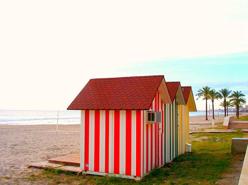 无人,横图,室外,白天,海洋,建筑,西班牙,一排,条纹,整齐,并排,树,排列,天空,摄影,多样,队列,阿利坎特,海滩,彩图