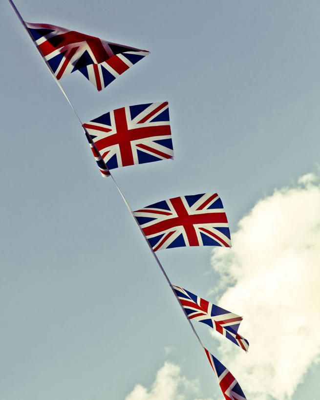 无人,竖图,室外,白天,仰视,重复,风,英国,一排,吊挂,悬挂,整齐,云,挂,排列,天空,摄影,队列,身份,英国文化,爱国主义,汉普郡,彩图,低角度拍摄