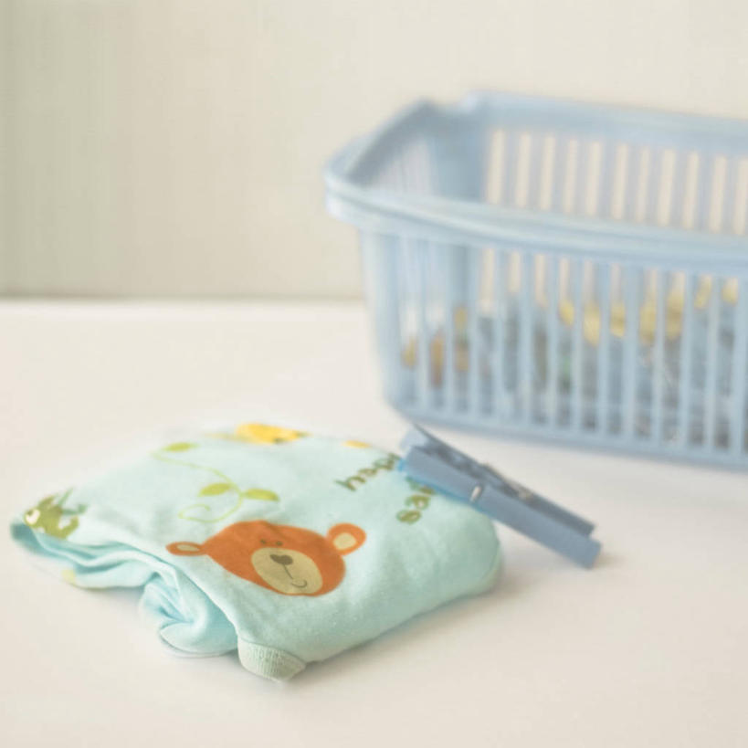 无人,家庭,方图,室内,特写,白天,婴儿服装,法国,一排,整齐,篮子,折叠,排列,温暖,温馨,一家人,摄影,和睦,卫生,队列,干的,衣夹,彩图,融洽