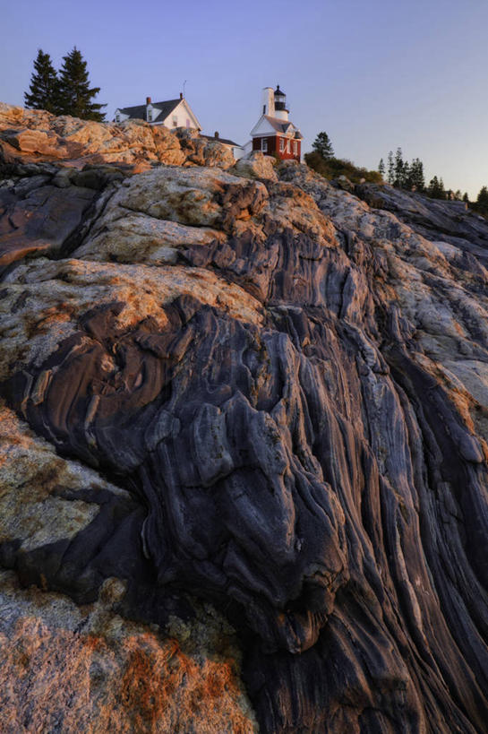 无人,竖图,室外,仰视,道路,建筑,美国,信息,灯塔,交通,黎明,方向,天空,摄影,引导,指引,保护,宁静,岩层,缅因州,航标,岩石,彩图,低角度拍摄,导航