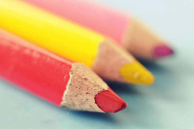 无人,横图,室内,特写,加拿大,蓝色背景,三个,粉色,黄色,红色,摄影,多样,选择,魁北克,美术工艺,彩图,彩色铅笔