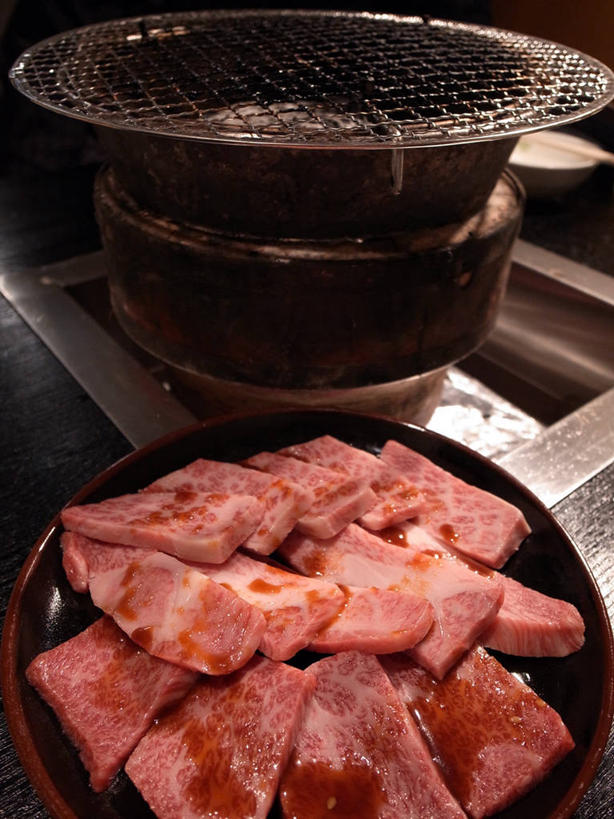 点心,面包,无人,竖图,室内,特写,烧烤,日本,切开,准备,生食,牛肉,食品,面点,吐司,饮食,食物,糕点,盘子,切,摄影,法式面包,清新,剖面,吐司面包,红肉,切面,彩图,多士,听型面包