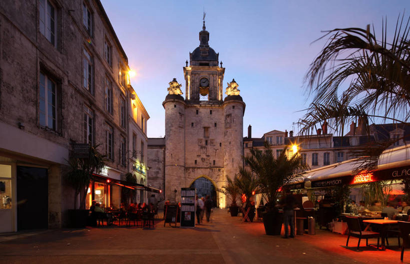 横图,室外,建筑,街道,法国,云,天空,黄昏,摄影,照亮,法国文化,露天咖啡馆,滨海夏朗德省,拉罗谢尔,彩图,餐馆