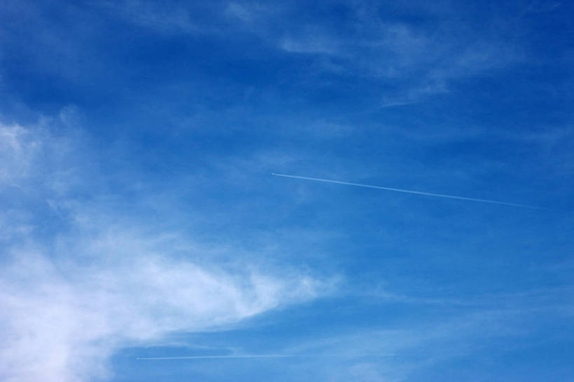 无人,横图,室外,白天,飞机,英国,烟雾,云,首都,蓝色,天空,自然,运输,摄影,污染,废气,飞机尾迹,尾迹云,机尾云,飞机拉烟,云带,尾迹,机尾迹,飞机尾气,彩图