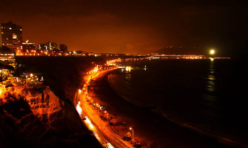 无人,横图,室外,夜晚,海洋,城市,汽车,秘鲁,首都,车,天空,交通工具,运输,摄影,车灯,照亮,太平洋,载具,彩图