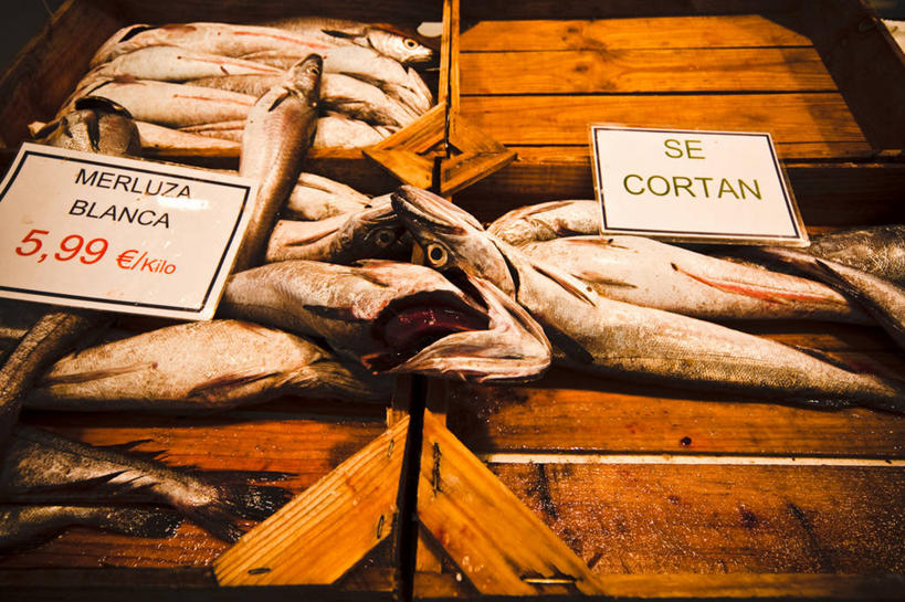 无人,横图,室外,白天,西班牙,木制,文字,市场,鱼类,零售,摄影,英文字母,清新,价格标签,安达路西亚,加的斯,海产,彩图,鱼市