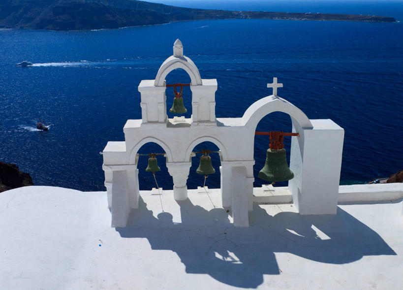无人,教堂,横图,俯视,室外,白天,海洋,火山,建筑,希腊,欧洲,阴影,屋顶,地标建筑,摄影,宗教,基克拉迪群岛,圣托里尼岛,宗教建筑,希腊文化,希腊共和国,基克拉泽斯群岛,活火山,彩图,高角度拍摄