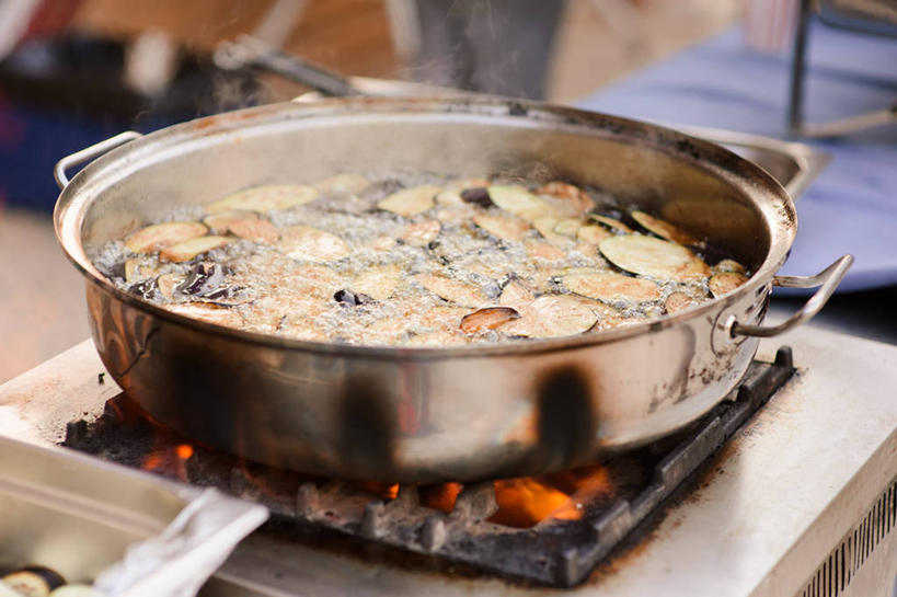 无人,横图,室内,特写,白天,茄子,蔬菜,准备,食用油,饮食,摄影,煎锅,清新,炊具,烹调,彩图,成分