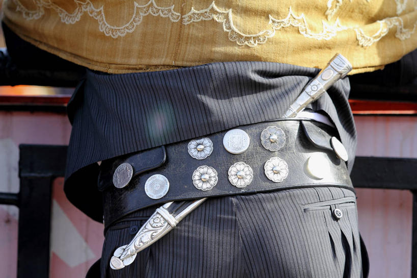 成年人,一个人,站,横图,室外,白天,阿根廷,仅一个男性,首都,腰带,背面,刀,摄影,保护,部分,布宜诺斯艾利斯,彩图,传统服装,传统文化