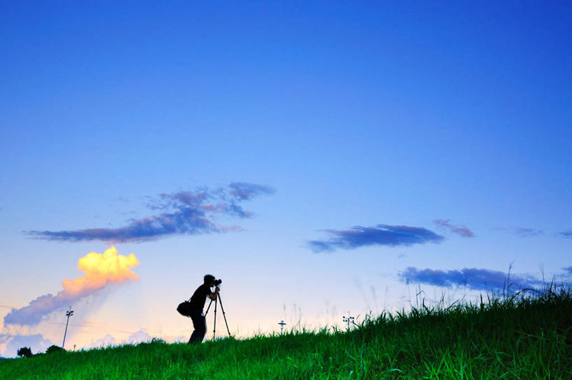 成年人,一个人,摄影师,横图,室外,侧面,台湾,仅一个男性,云,首都,草,拍照,天空,自然,黄昏,摄影,宁静,三脚架,剪影,台北,彩图