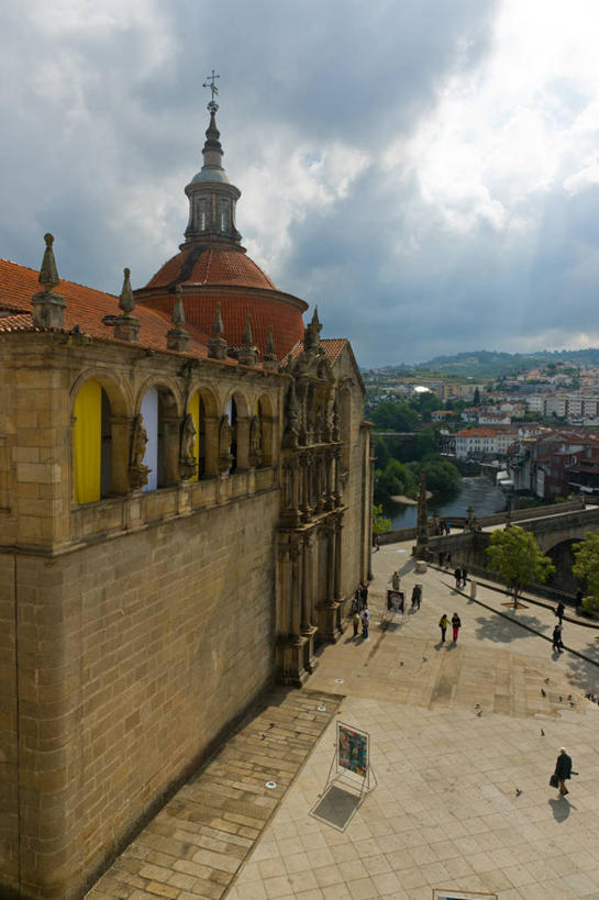 教堂,竖图,室外,白天,建筑,葡萄牙,云,人行道,历史,天空,摄影,宗教,基督教,彩图