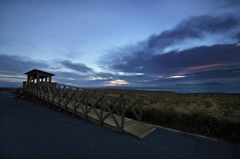 无人,栏杆,码头,横图,室外,湖,西班牙,云,天空,自然,黄昏,摄影,灌木,宁静,马拉加省,彩图