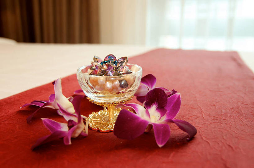 无人,横图,室内,特写,白天,床,卧室,马来西亚,首都,钻石,装饰品,花,摄影,高雅,住房,脆弱,华贵,吉隆坡,兰花,彩图