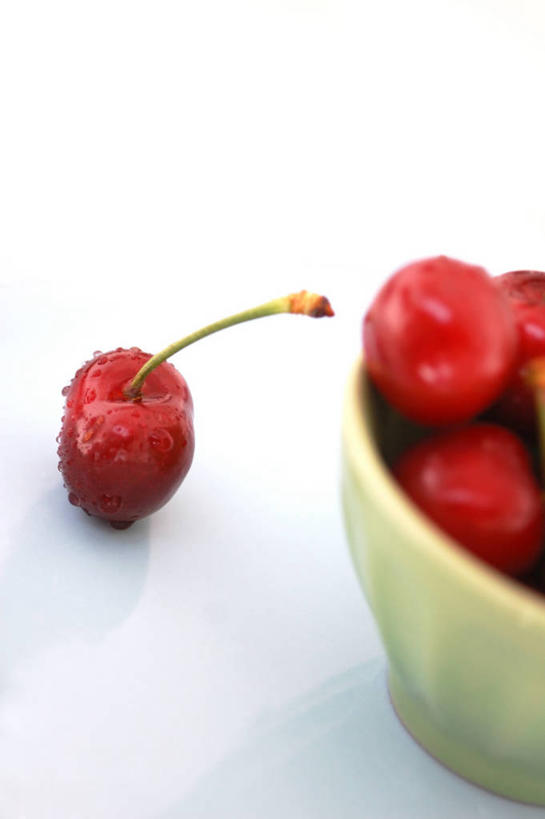 无人,竖图,特写,白色背景,樱桃,水果,意大利,湿,茎,饮食,碗,四个,摄影,清新,健康食物,米兰,彩图,影棚拍摄