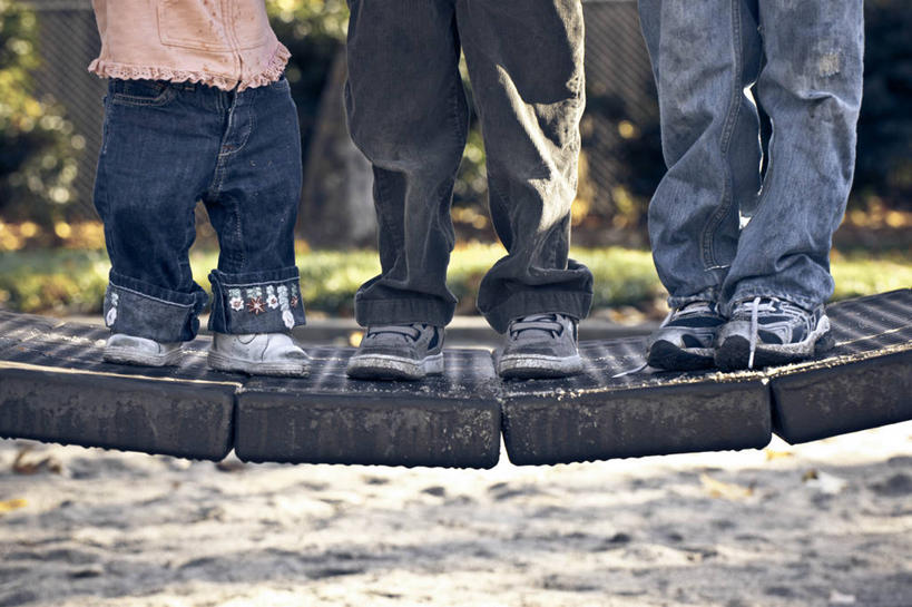 婴儿,儿童,三个人,站,横图,室外,白天,纯洁,游乐场,鞋子,并排,木制,桥,休闲装,小孩,可爱,童年,童趣,摄影,活泼,加利福尼亚,宝宝,童真,纯真,烂漫,无邪,伶俐,天真,男孩,孩子,彩图,幼儿